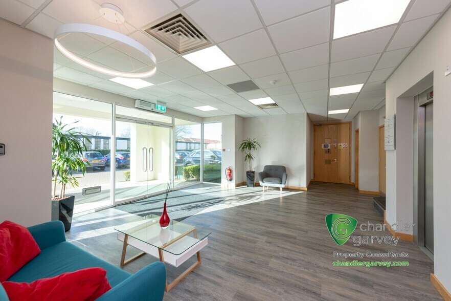 Waltham Rd, Maidenhead à louer - Photo de l’immeuble – Image 2 sur 16