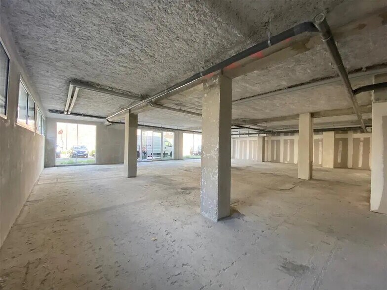 Local d'activités dans Ivry-sur-Seine à vendre - Photo de l’immeuble – Image 2 sur 7