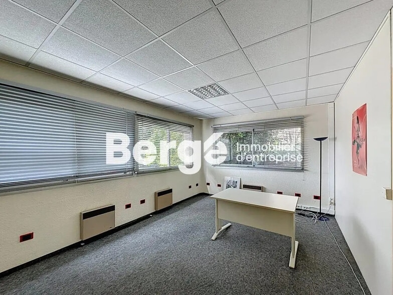 Bureau dans Mougins à louer - Photo de l’immeuble – Image 3 sur 14