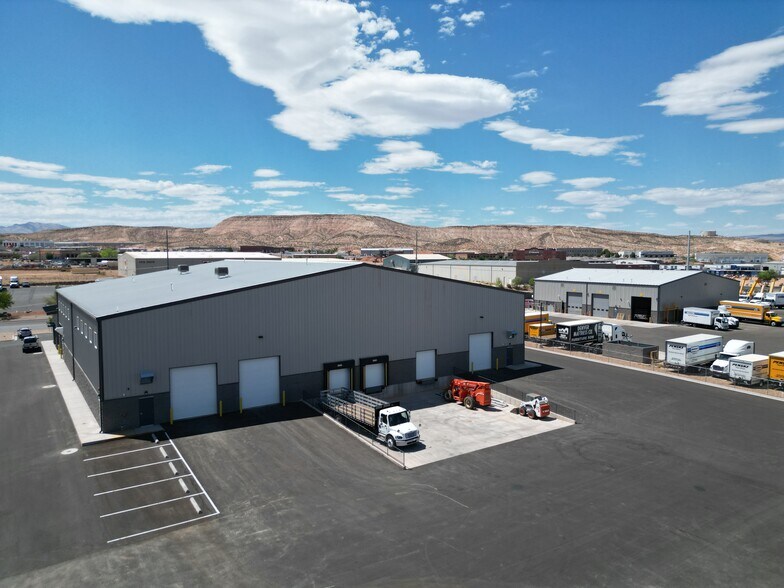 4445 S River Rd, St George, UT à louer - Photo de l’immeuble – Image 2 sur 5