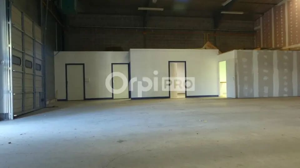 Bureau dans Saint-Éloi à louer - Photo de l’immeuble – Image 2 sur 6