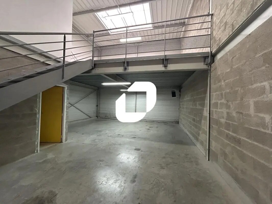 Local d’activités dans Santeny à louer Photo de l’immeuble– Image 1 sur 8