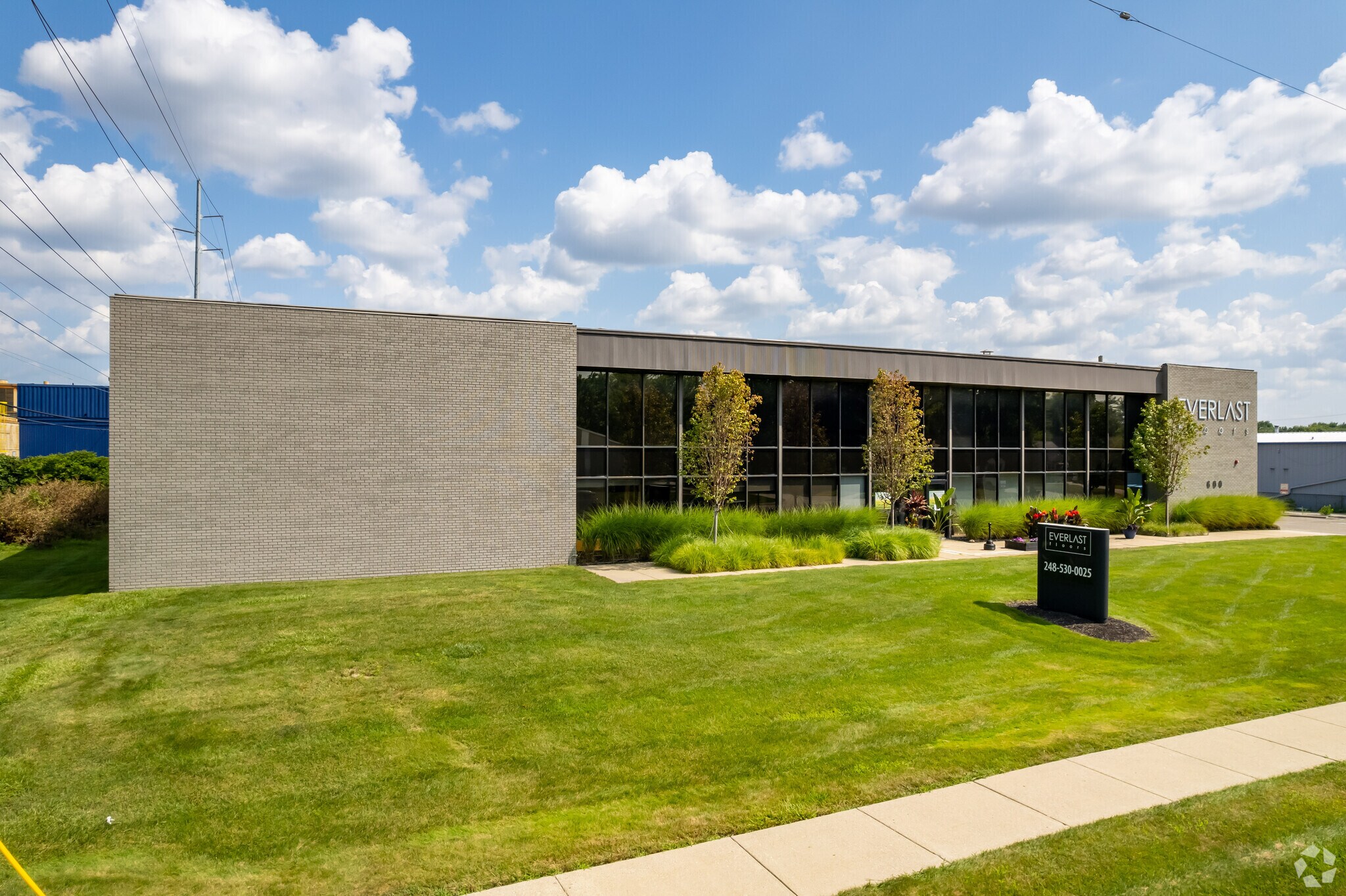 600 W Maple Rd, Troy, MI à louer Photo de l’immeuble– Image 1 sur 6