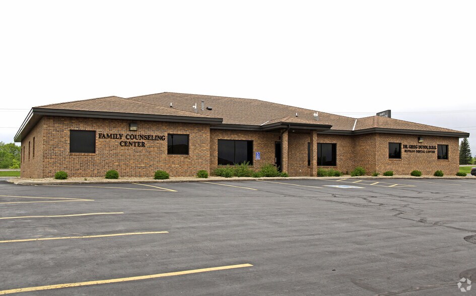 102 Marty Dr, Buffalo, MN à louer - Photo de l’immeuble – Image 3 sur 5