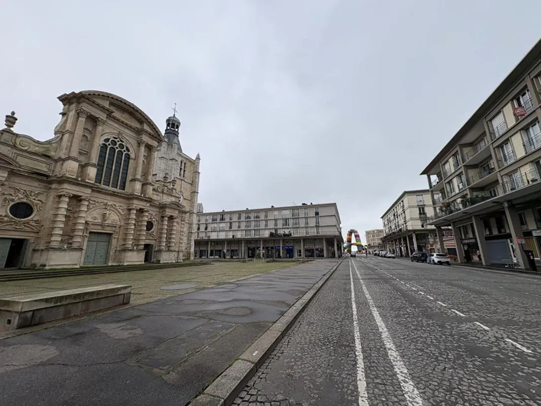 Local commercial dans Le Havre à louer Photo de l’immeuble– Image 1 sur 2