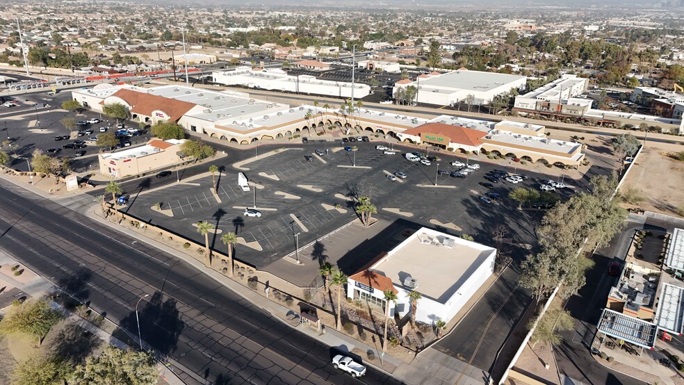26 E Baseline Rd, Phoenix, AZ à louer - Photo de l’immeuble – Image 1 sur 4