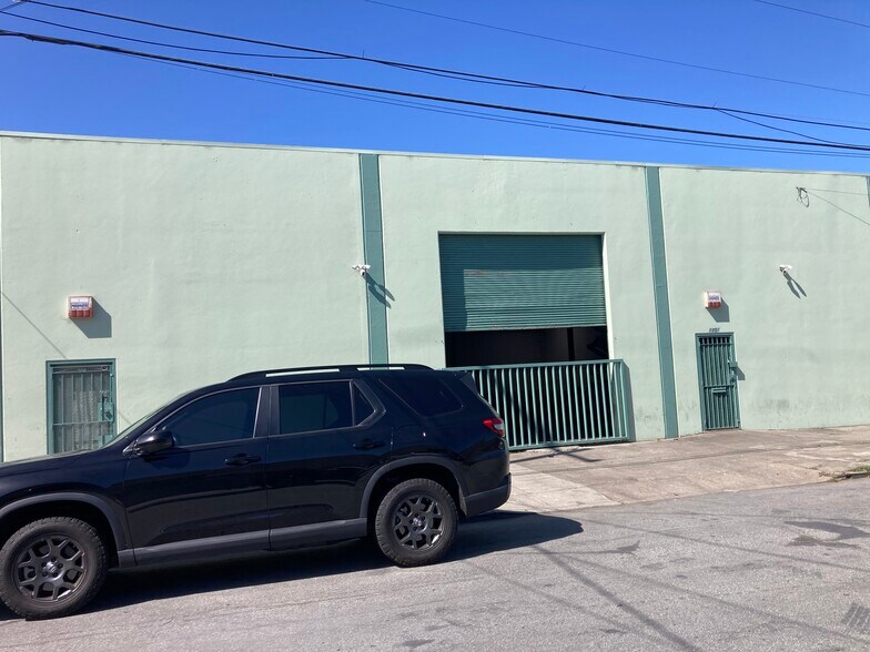 1351-1375 Egbert Ave, San Francisco, CA à louer - Photo de l’immeuble – Image 3 sur 3