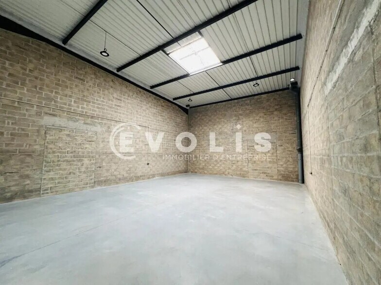 Local d’activités dans Lieusaint à louer - Photo intérieure – Image 3 sur 6