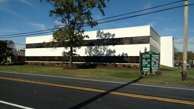 550 State Rd, Bensalem, PA à louer Photo de l’immeuble– Image 2 sur 2