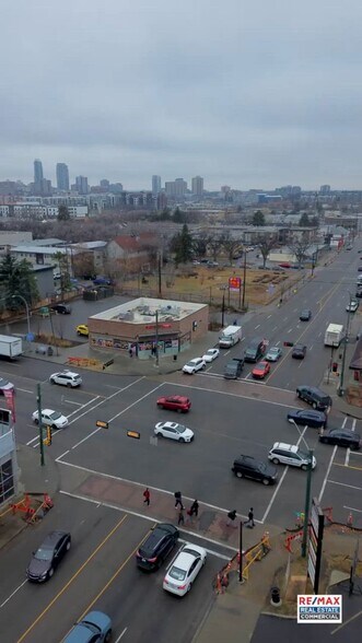 10909 107 Av NW, Edmonton, AB à vendre - Vidéo sur l’annonce professionnelle – Image 2 sur 12