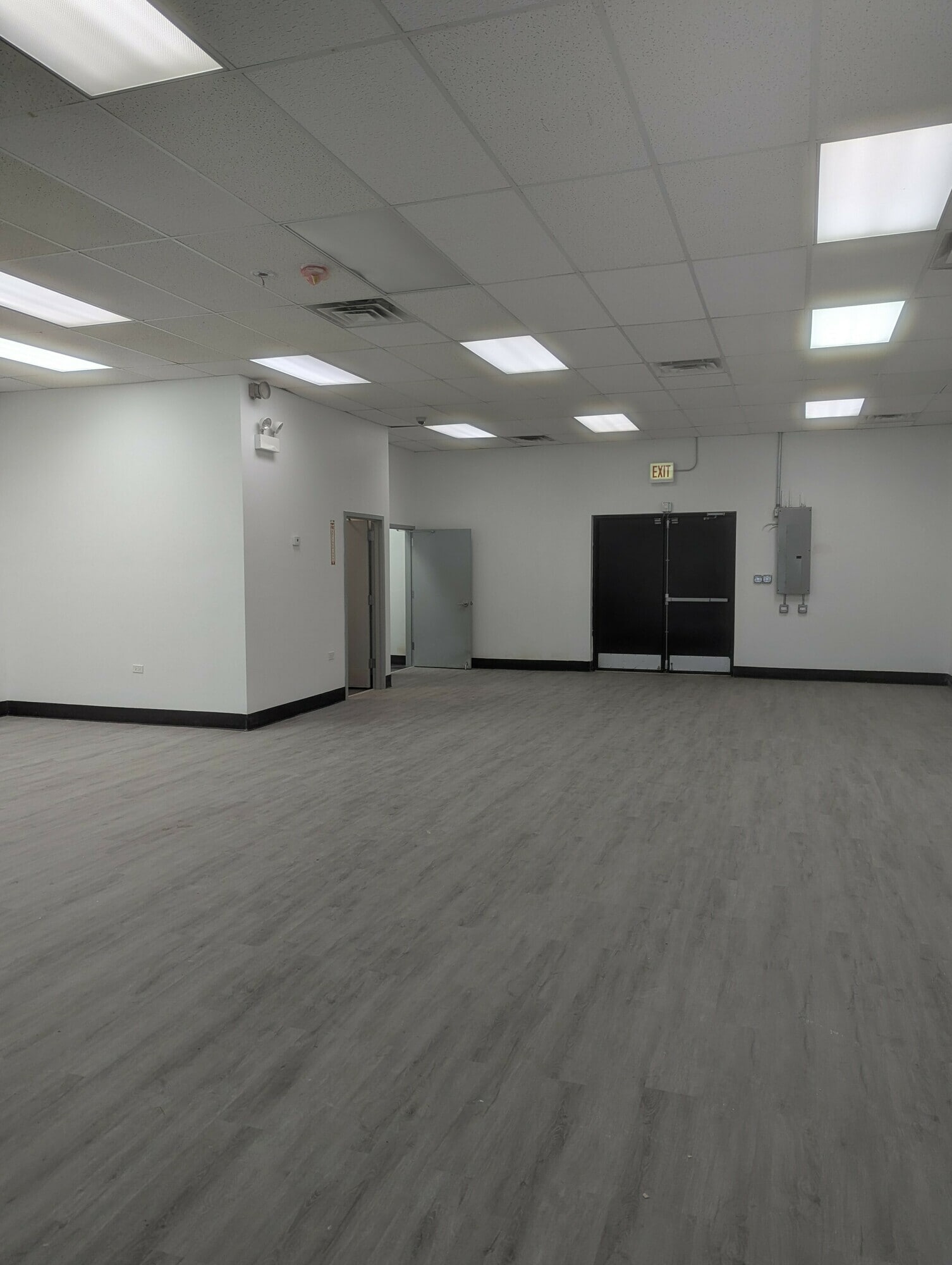 4435 W Grand Ave, Chicago, IL à louer Photo intérieure– Image 1 sur 2