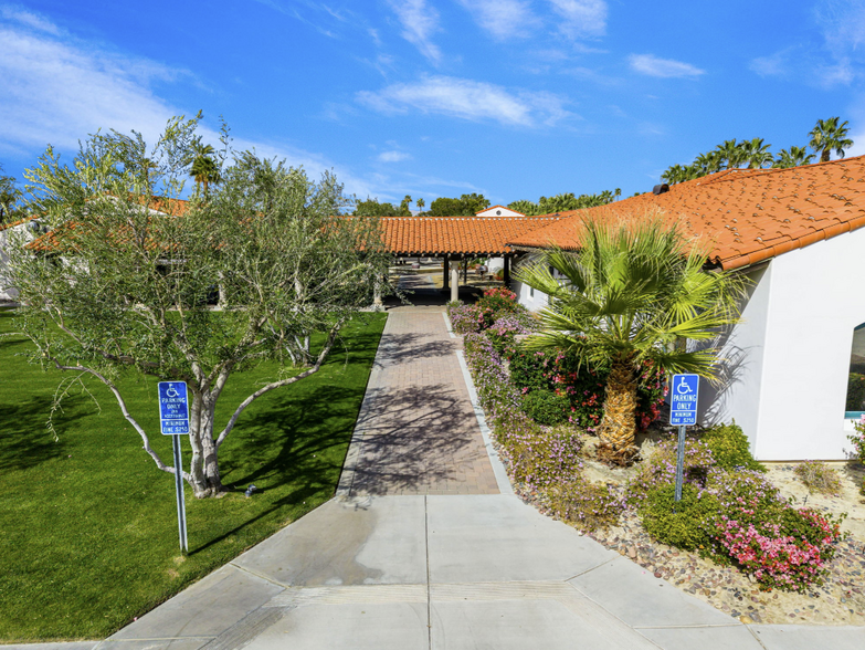 72301 Country Club Dr, Rancho Mirage, CA à louer - Photo de l’immeuble – Image 3 sur 20