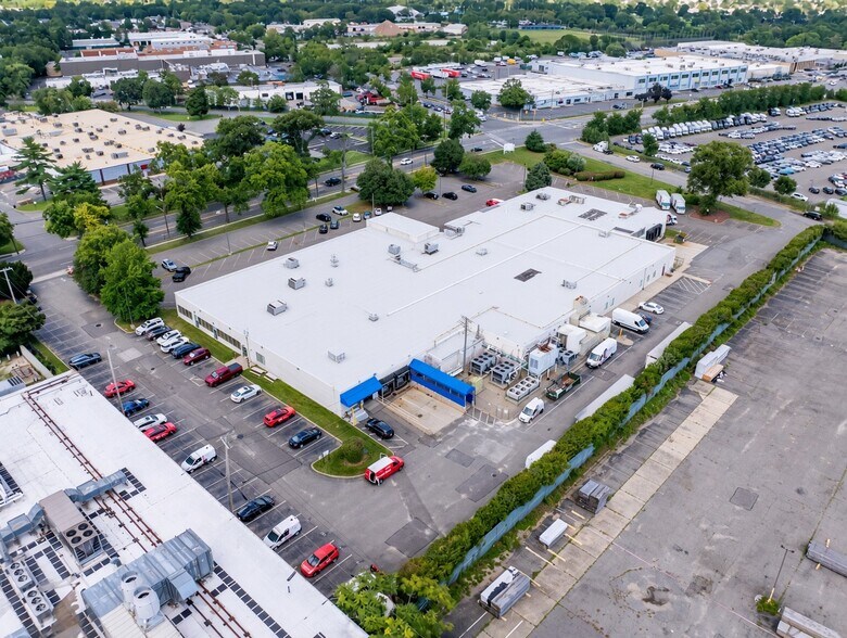 1200 Prospect Ave, Westbury, NY à louer - Photo de l’immeuble – Image 3 sur 13
