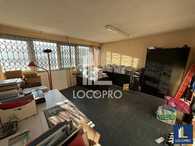 Local d'activités dans Carros à vendre - Photo intérieure – Image 2 sur 9