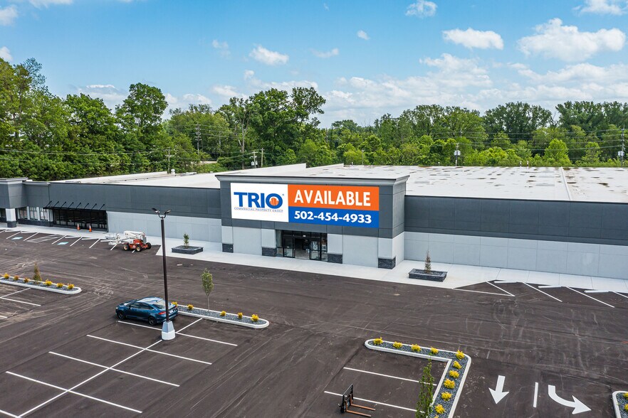 748-754 E Lewis and Clark Pky, Clarksville, IN à louer - Photo principale – Image 1 sur 7