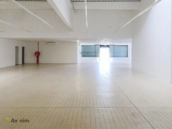 Plus de détails pour Local commercial à louer