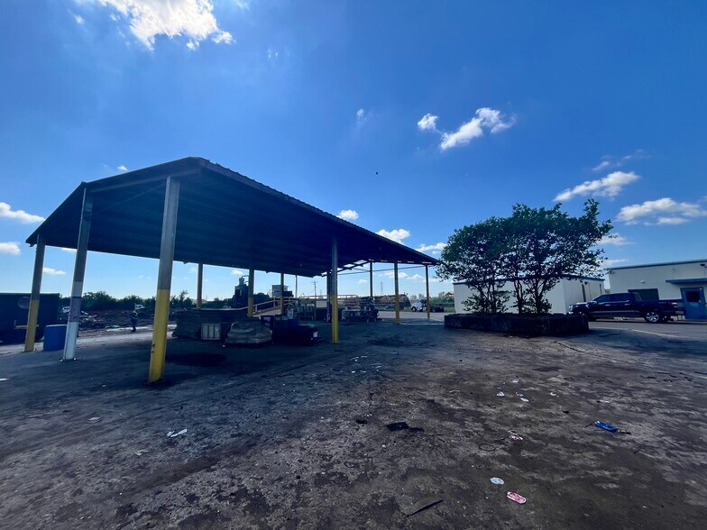 513 Moffet Rd, Clute, TX à vendre - Photo de l’immeuble – Image 3 sur 8