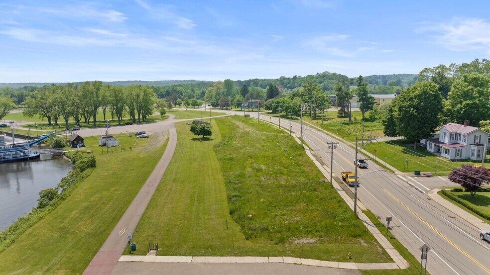 74 Water St, Mayville, NY à vendre - Photo de l’immeuble – Image 3 sur 14