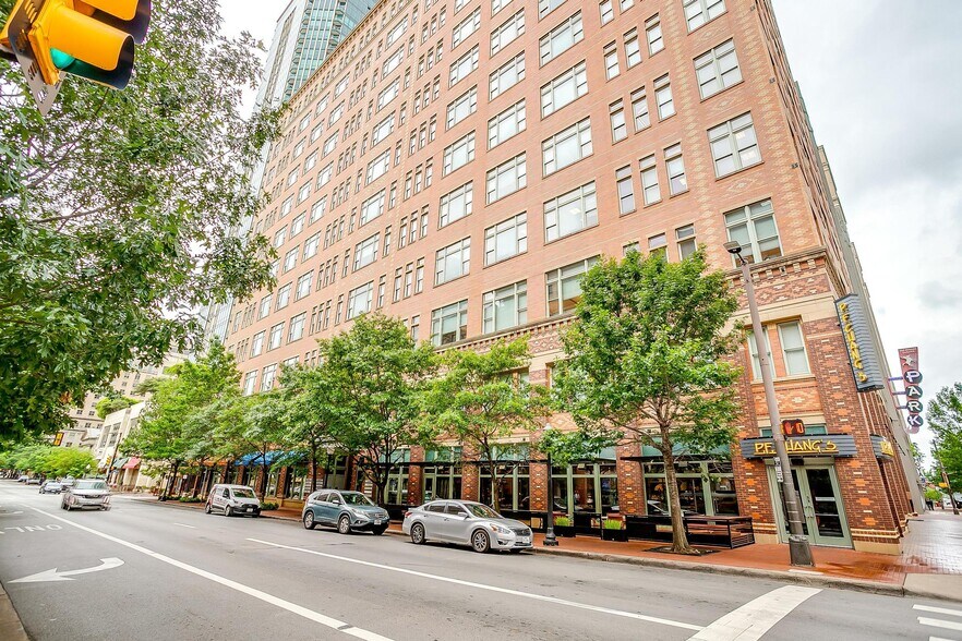 420 Throckmorton St, Fort Worth, TX à louer - Photo de l’immeuble – Image 1 sur 10