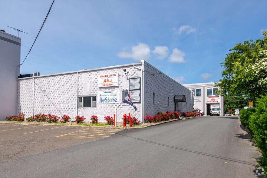 58 Pulaski Rear St, Peabody, MA à louer - Photo principale – Image 1 sur 19