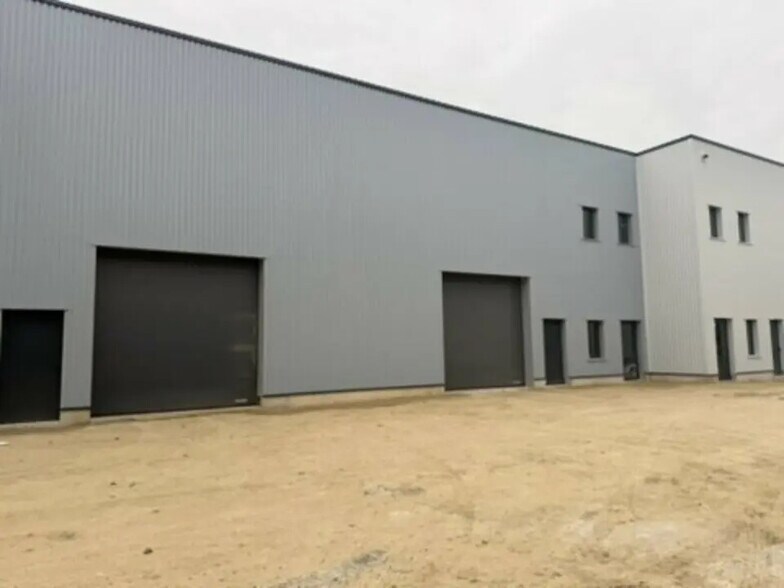 Local d’activités dans Beauvais à louer - Photo de l’immeuble – Image 2 sur 2