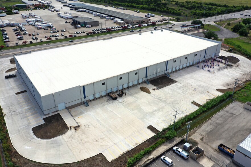 7023 FM 3009, Schertz, TX à louer - Photo de l’immeuble – Image 3 sur 7