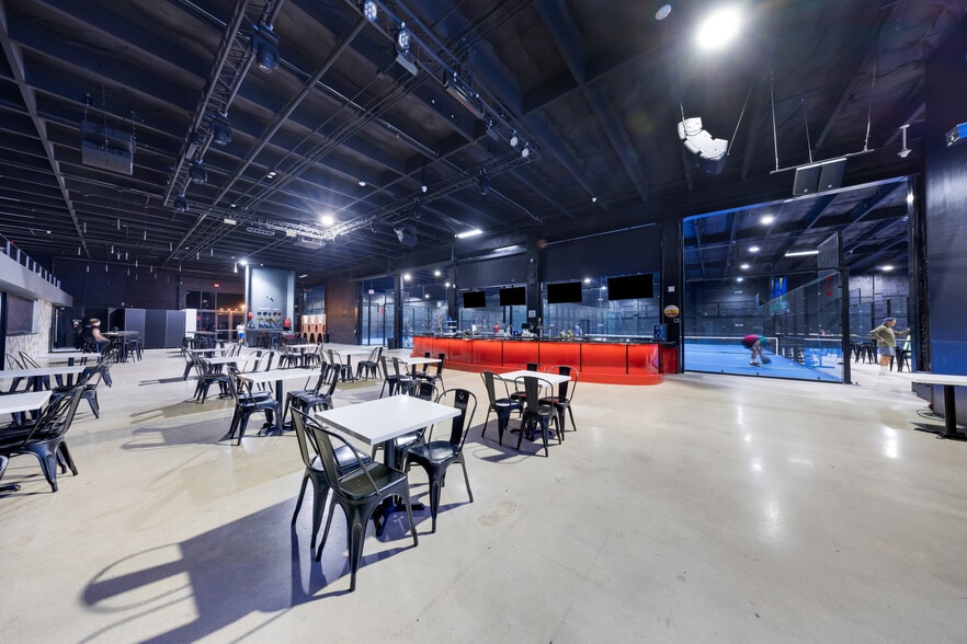 1360 NW 88th Ave, Doral, FL à vendre - Photo intérieure – Image 2 sur 90