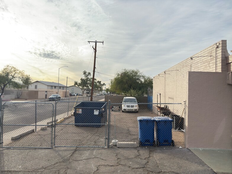 1704 N Country Club Dr, Mesa, AZ à vendre - Photo de l’immeuble – Image 3 sur 4