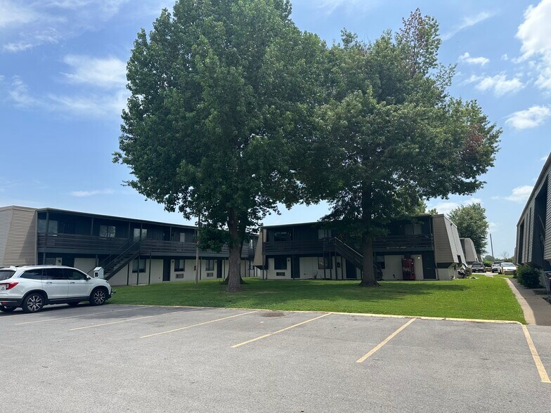 1701 S West End St, Springdale, AR à vendre - Photo de l’immeuble – Image 3 sur 8