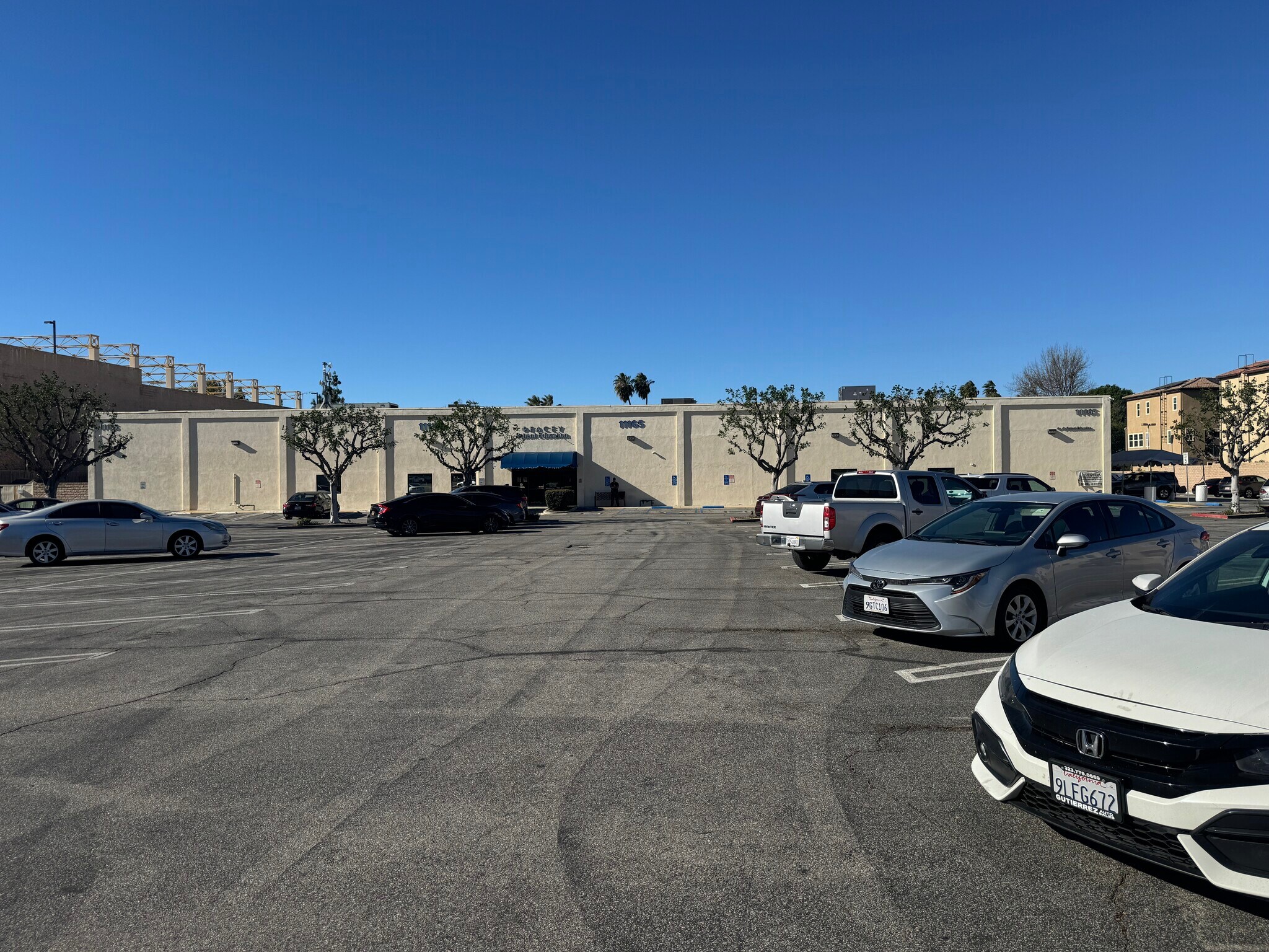 11155-11165 Sepulveda Blvd, Mission Hills, CA à vendre Photo principale– Image 1 sur 11