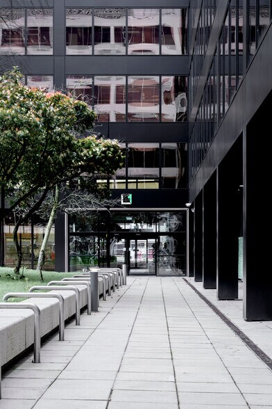 1 Newbridge Sq, Swindon à louer - Photo de l’immeuble – Image 2 sur 3