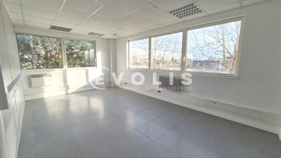 Bureau dans Mareuil-lès-Meaux à louer - Photo intérieure – Image 2 sur 15