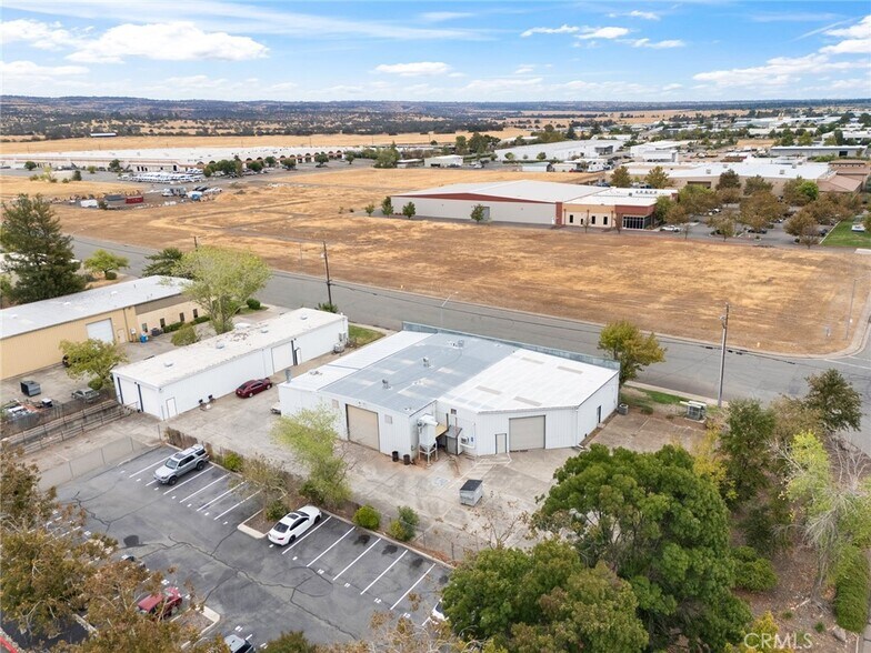 200 Ryan Ave, Chico, CA à vendre - Aérien – Image 2 sur 11