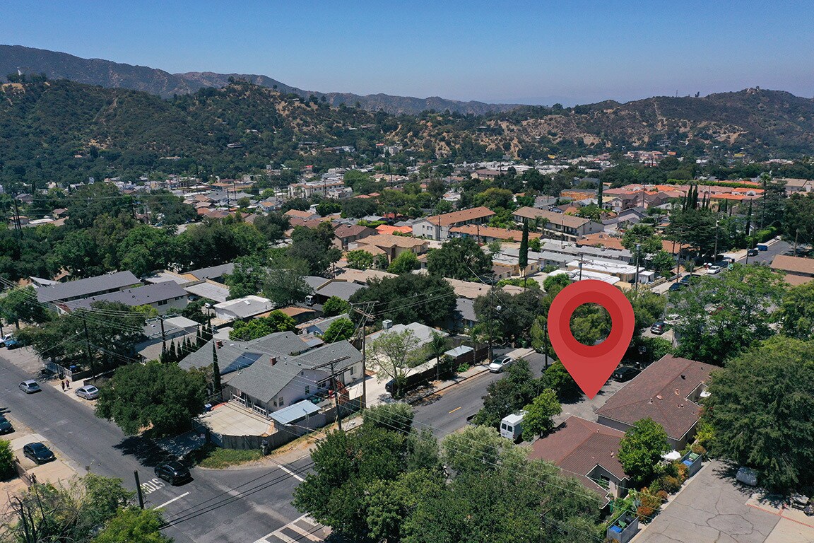 6801-6809 Valmont St, Tujunga, CA à vendre Aérien– Image 1 sur 12