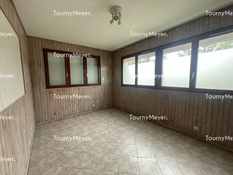 Bureau dans Montreuil-le-Gast à louer - Photo de l’immeuble – Image 2 sur 4