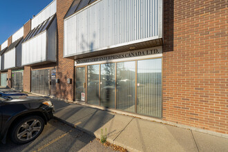 15612 116 Av NW, Edmonton, AB à louer Photo de l’immeuble– Image 2 sur 9