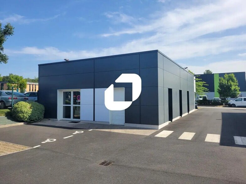 Bureau dans Haute-Goulaine à louer - Photo de l’immeuble – Image 1 sur 8