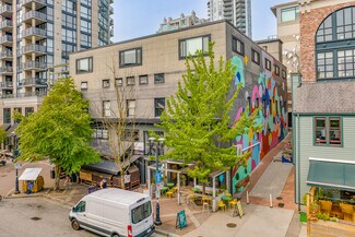 Plus de détails pour 106 1st St W, North Vancouver, BC - Bureau à vendre