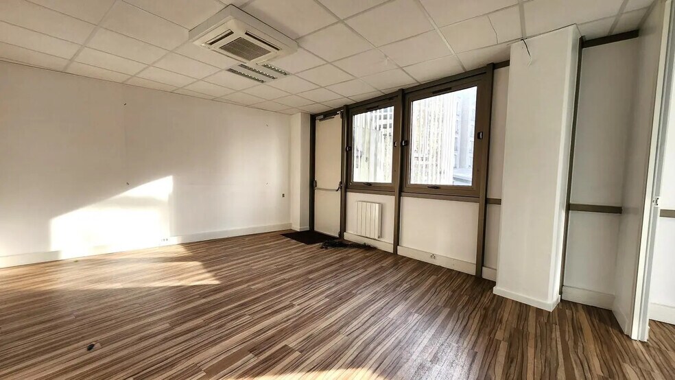 Bureau dans Boulogne-Billancourt à louer - Photo de l’immeuble – Image 2 sur 7