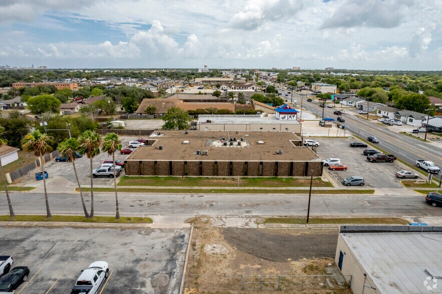 4949 Everhart Rd, Corpus Christi, TX à louer - Photo de l’immeuble – Image 3 sur 5