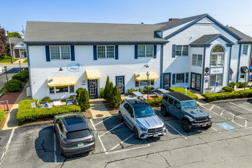 537 Main St, Harwich Port, MA à louer - Photo de l’immeuble – Image 2 sur 3