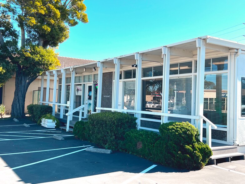 2240-2252 N Fremont St, Monterey, CA à vendre - Photo de l’immeuble – Image 1 sur 17