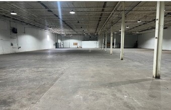 8400 Ronda Dr, Canton, MI à louer Photo intérieure– Image 2 sur 6