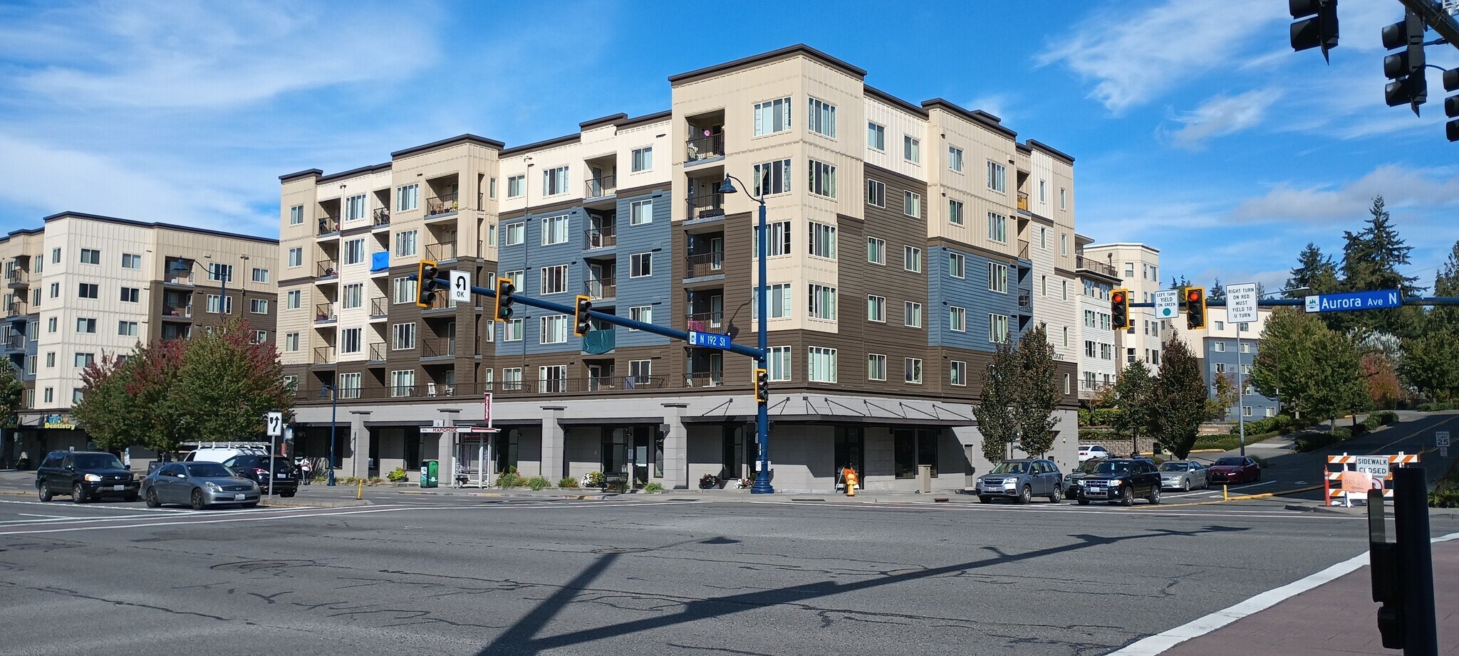 19240 Aurora Ave N, Shoreline, WA à louer Photo de l’immeuble– Image 1 sur 6