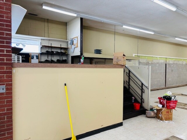 239 N Genesee St, Waukegan, IL à louer - Photo de l’immeuble – Image 3 sur 12