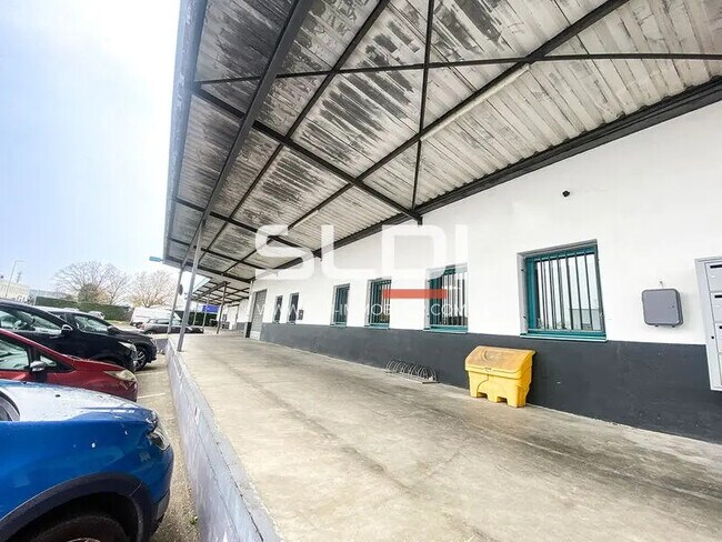 Plus de détails pour Local d'activités à louer