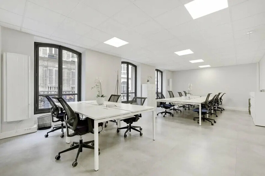 Immeuble residentiel dans Paris à vendre - Photo intérieure – Image 2 sur 9