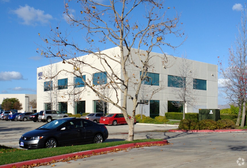 1825 Gillespie Way, El Cajon, CA à louer - Photo de l’immeuble – Image 3 sur 5