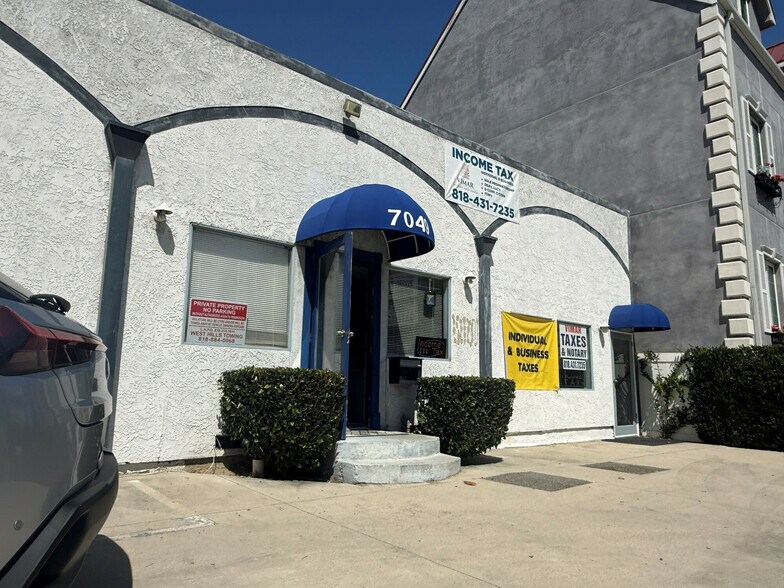 7049 Owensmouth Ave, Canoga Park, CA à louer - Photo de l’immeuble – Image 3 sur 8