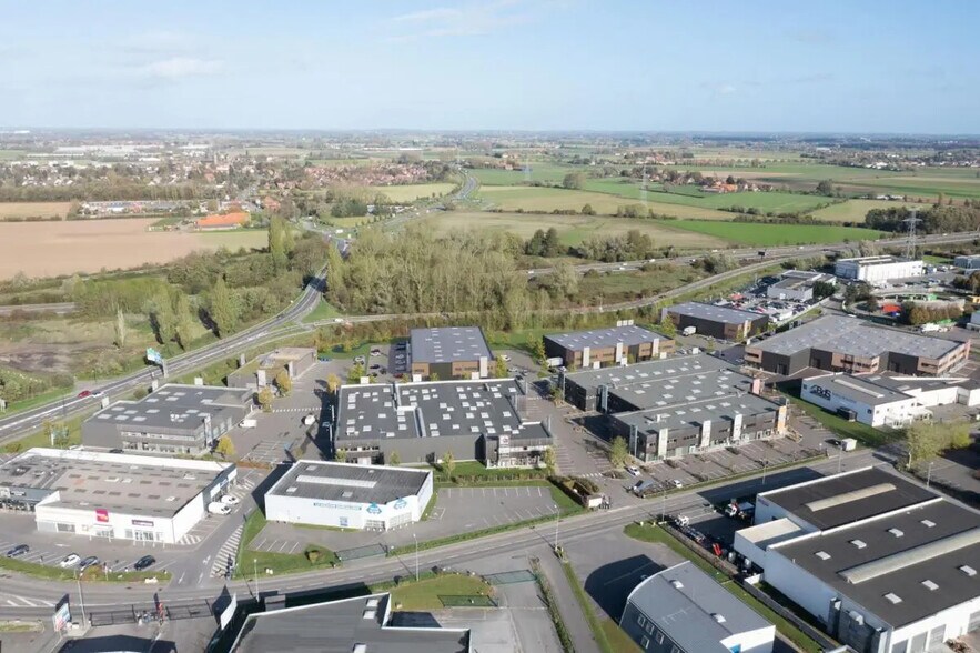 Local d’activités dans LA CHAPELLE-D'ARMENTIERES à louer - Photo de l’immeuble – Image 2 sur 4